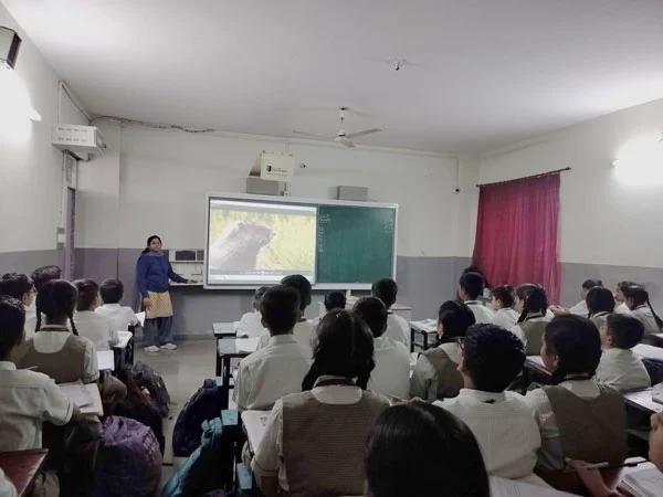 Ambe Group of Schools | Amenities - Smart Class