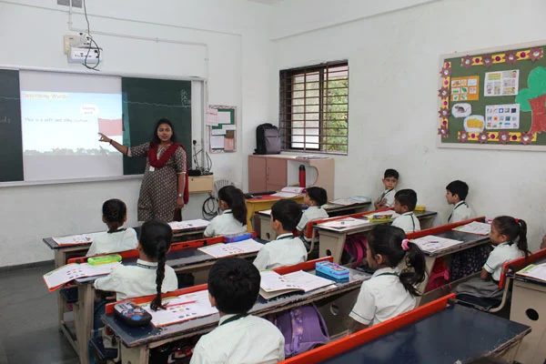 Ambe Group of Schools | Amenities - Smart Class